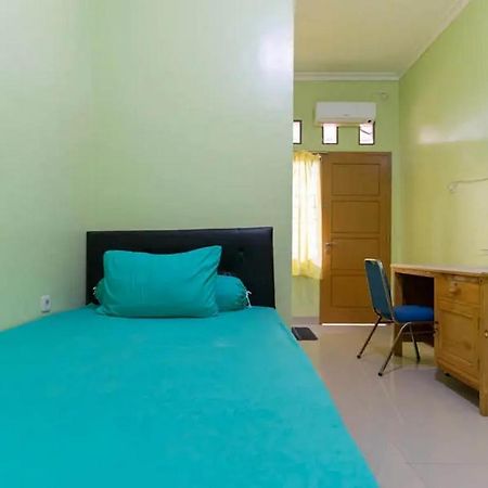 Kostawira Syariah Bintaro Mitra Reddoorz Ξενοδοχείο Mencil Εξωτερικό φωτογραφία