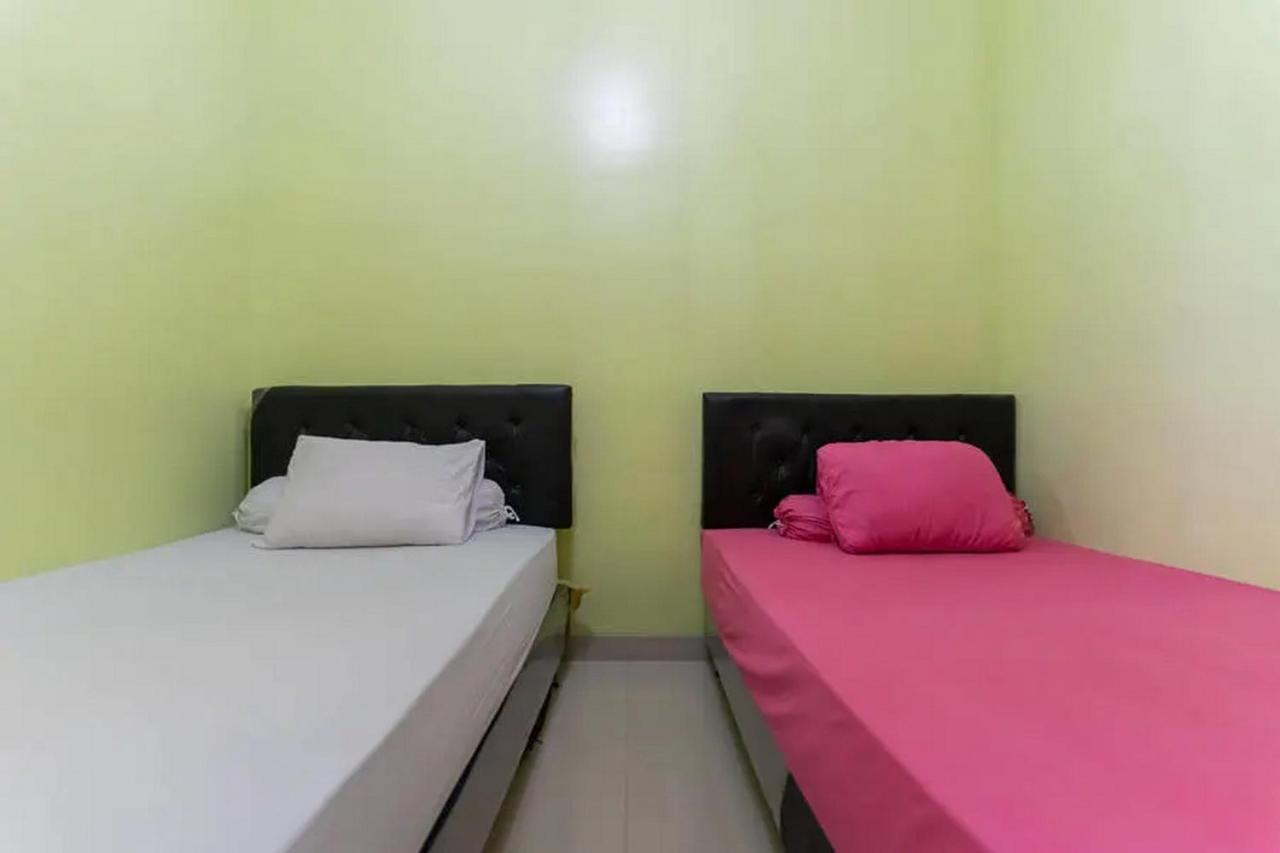 Kostawira Syariah Bintaro Mitra Reddoorz Ξενοδοχείο Mencil Εξωτερικό φωτογραφία