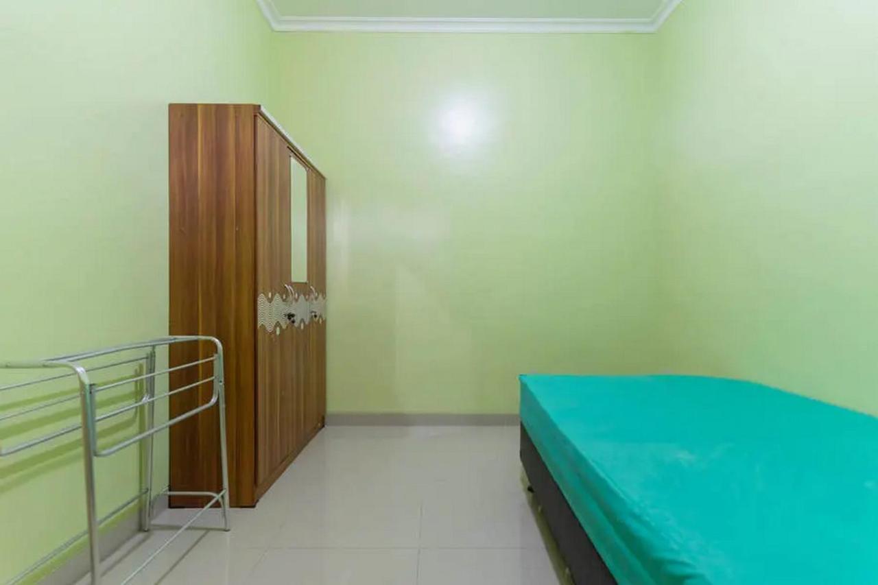 Kostawira Syariah Bintaro Mitra Reddoorz Ξενοδοχείο Mencil Εξωτερικό φωτογραφία