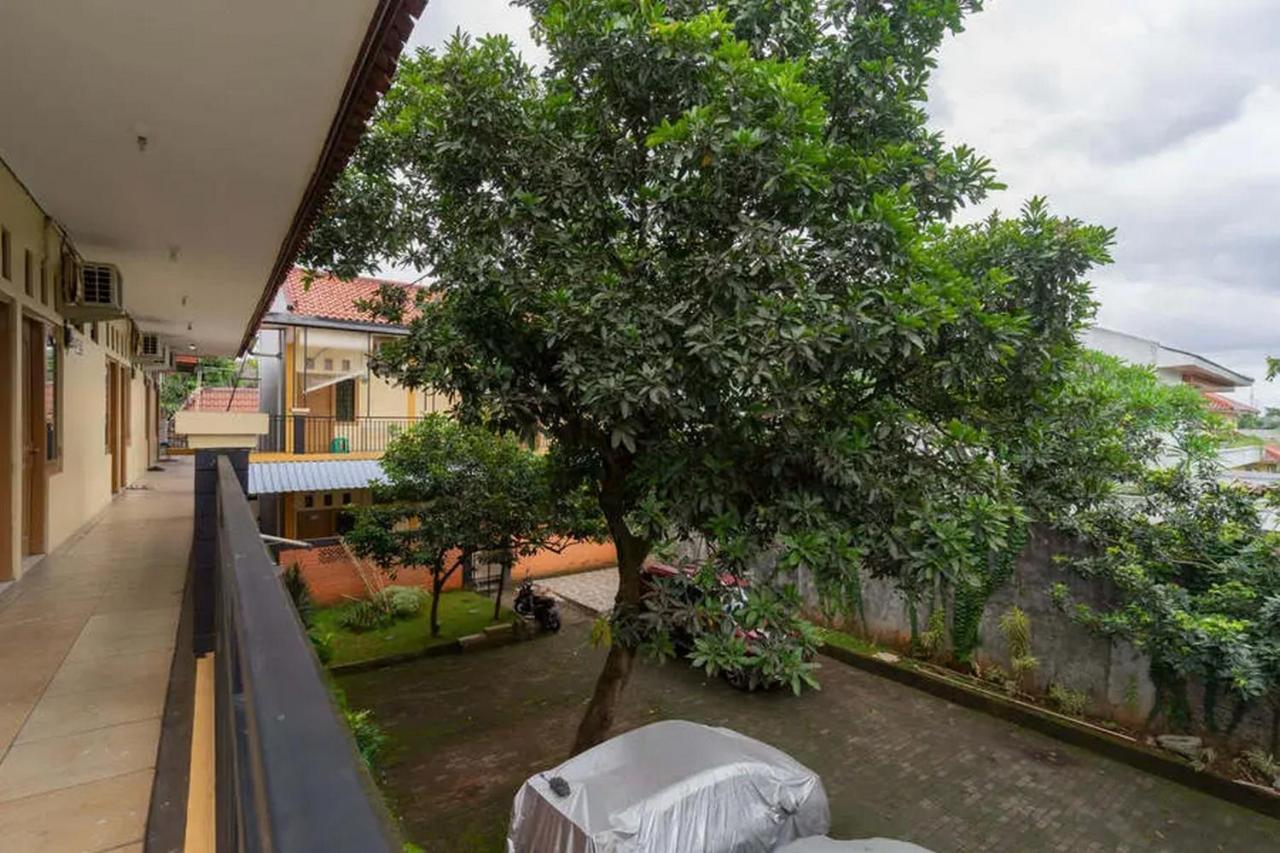 Kostawira Syariah Bintaro Mitra Reddoorz Ξενοδοχείο Mencil Εξωτερικό φωτογραφία