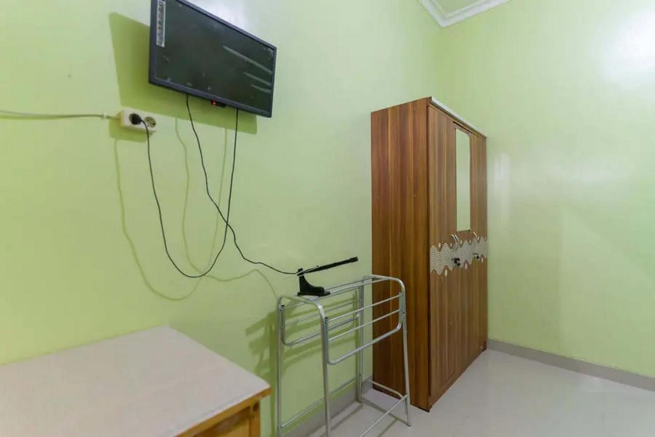 Kostawira Syariah Bintaro Mitra Reddoorz Ξενοδοχείο Mencil Εξωτερικό φωτογραφία