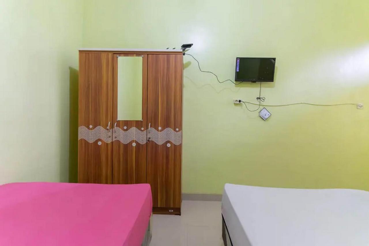 Kostawira Syariah Bintaro Mitra Reddoorz Ξενοδοχείο Mencil Εξωτερικό φωτογραφία