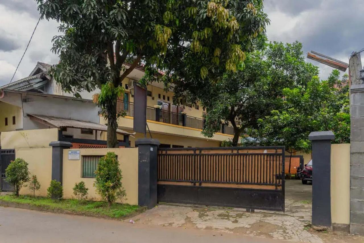 Kostawira Syariah Bintaro Mitra Reddoorz Ξενοδοχείο Mencil Εξωτερικό φωτογραφία