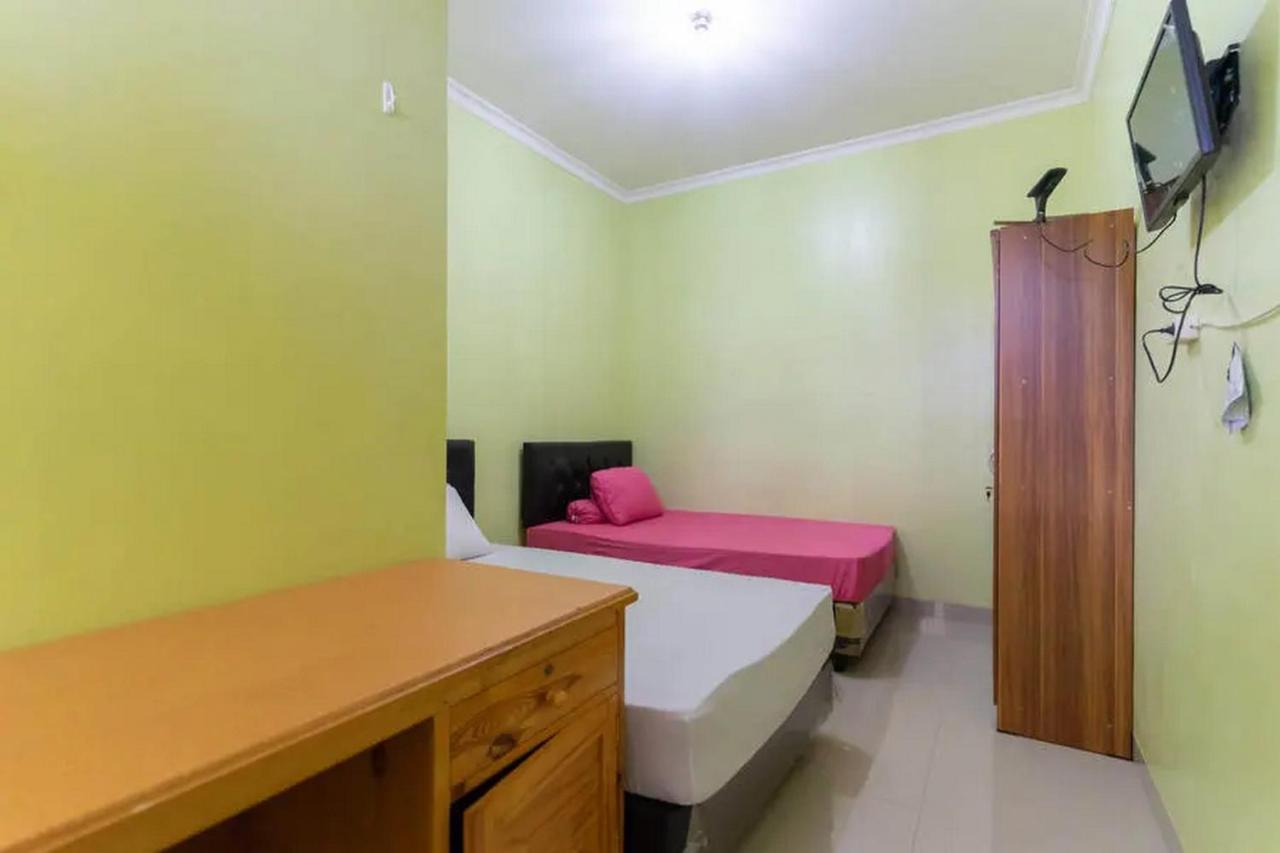 Kostawira Syariah Bintaro Mitra Reddoorz Ξενοδοχείο Mencil Εξωτερικό φωτογραφία