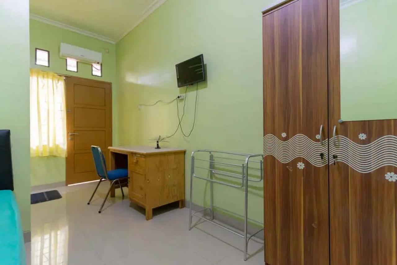 Kostawira Syariah Bintaro Mitra Reddoorz Ξενοδοχείο Mencil Εξωτερικό φωτογραφία