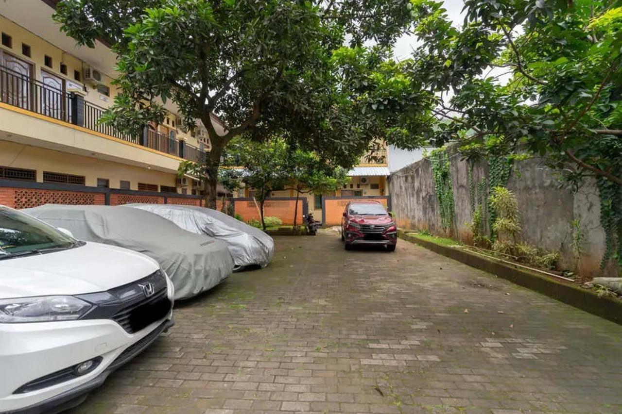 Kostawira Syariah Bintaro Mitra Reddoorz Ξενοδοχείο Mencil Εξωτερικό φωτογραφία