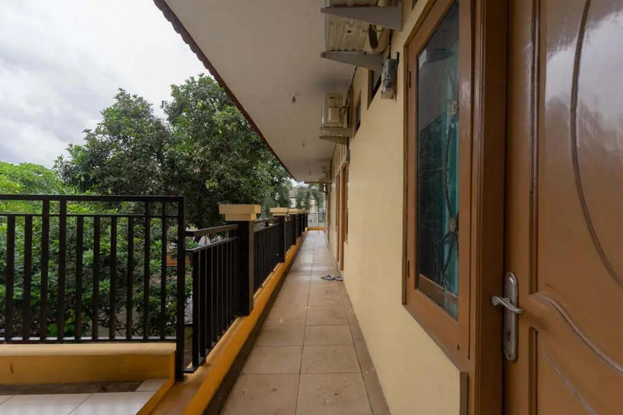 Kostawira Syariah Bintaro Mitra Reddoorz Ξενοδοχείο Mencil Εξωτερικό φωτογραφία