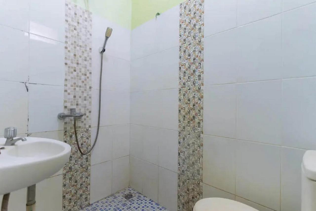 Kostawira Syariah Bintaro Mitra Reddoorz Ξενοδοχείο Mencil Εξωτερικό φωτογραφία